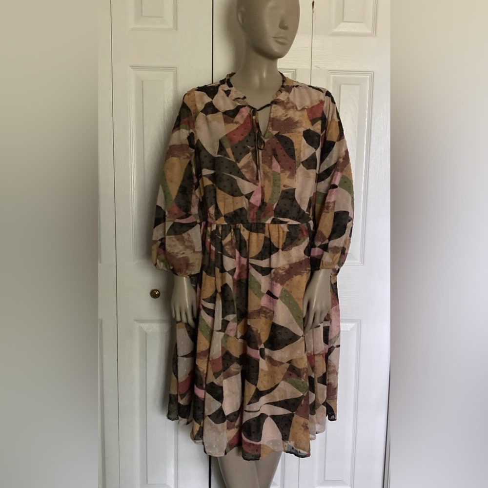 TORRID Plus-size Clip Dot Keyhole Neckline Geometric Print Dress Size 2X
